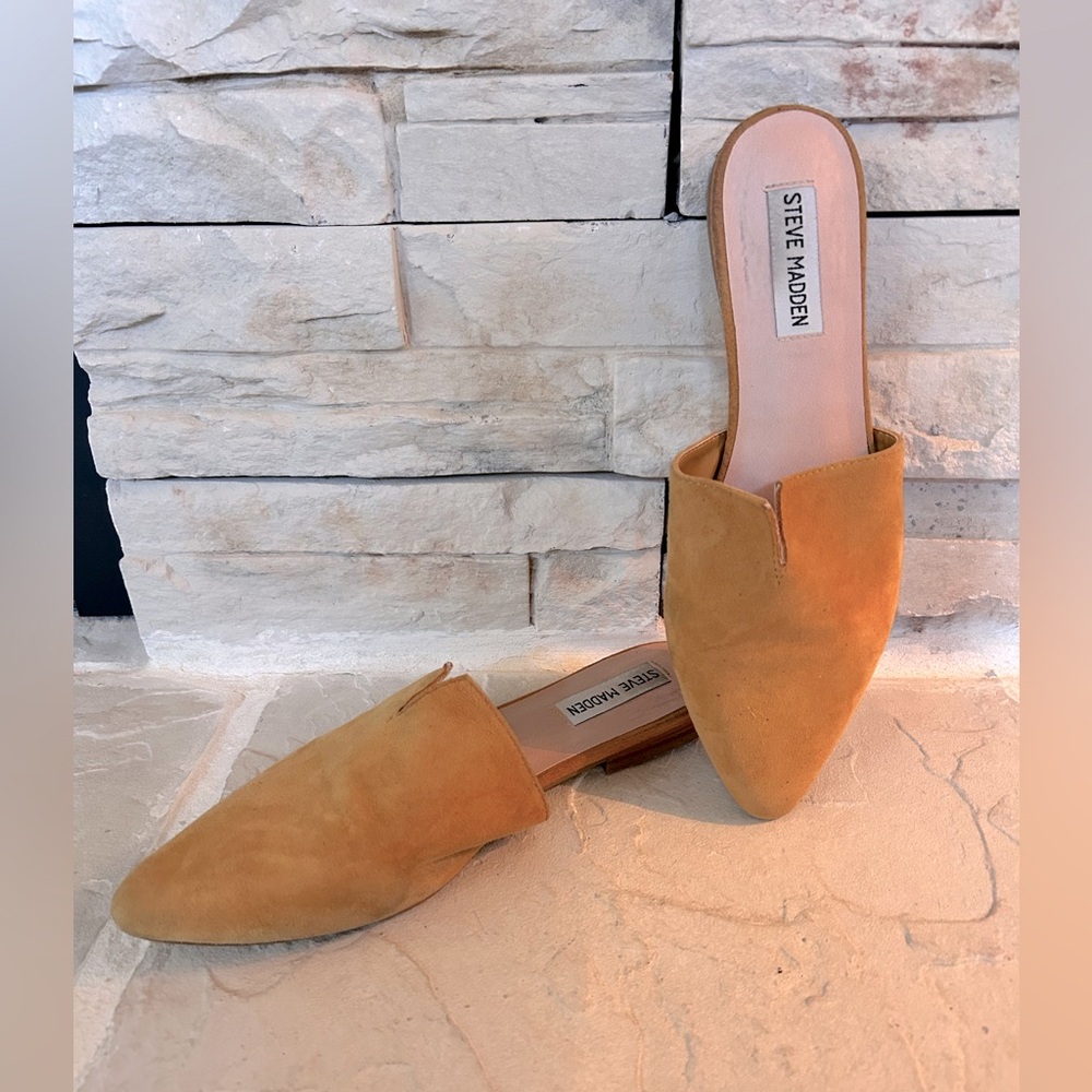 Steve Madden Suede Mule Slides. Mustard size 7.5
